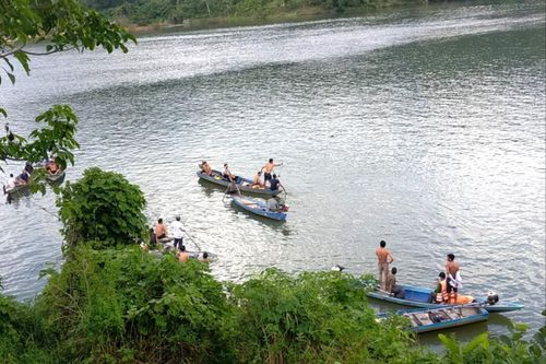 Lật ghe trên lòng hồ thủy điện sông Tranh, 2 người chết và mất tích