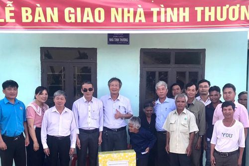 Bàn giao 2 nhà tình thương tại huyện Ia Pa và Mang Yang