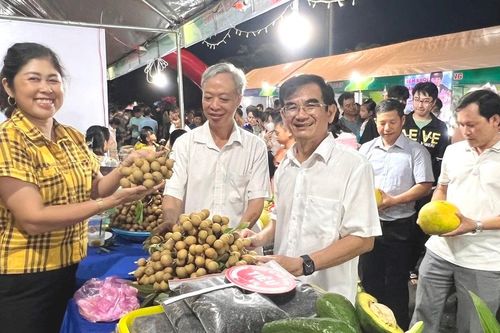 Kông Chro: 34 gian hàng tham gia hội chợ nông sản an toàn