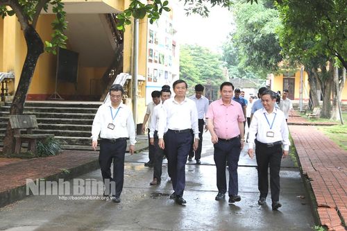 Đồng chí Bí thư Tỉnh ủy làm việc với Trường Đại học Hoa Lư
