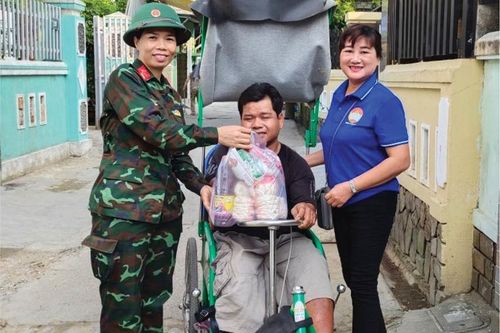 Trao yêu thương, nhận nỗ lực