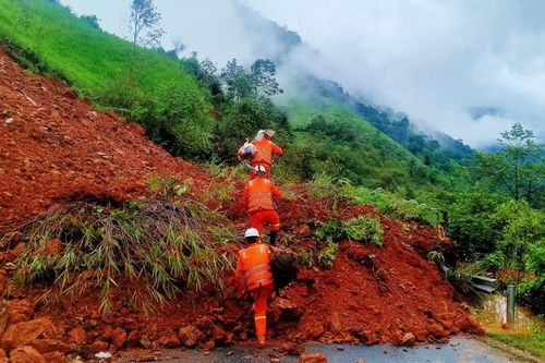 Truyền tải điện Tây Bắc 2: Ứng phó với mưa lũ, đảm bảo vận hành an toàn lưới điện