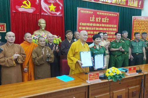 Gia Lai: Ký kết phối hợp tổ chức tuyên truyền về đảm bảo trật tự, an toàn giao thông