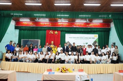 Panasonic chung tay mang 'ánh sáng' đến hơn 300 hộ gia đình khó khăn tại Quảng Nam