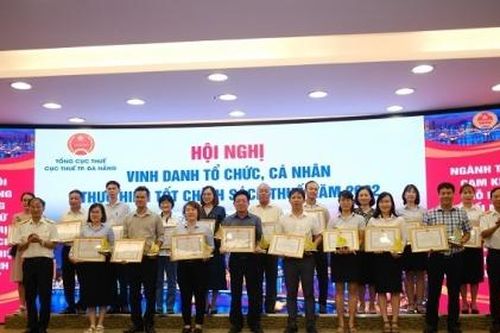 Đà Nẵng khen thưởng 82 người nộp thuế tiêu biểu năm 2022