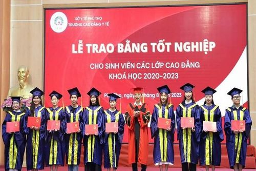 Trường Cao đẳng Y tế Phú Thọ trao bằng tốt nghiệp cho sinh viên các ngành đào tạo