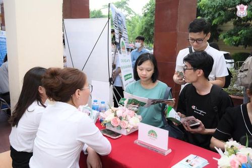 Ngày hội việc làm sinh viên Y Hà Nội 2023