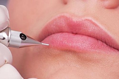 Nhiễm trùng, biến dạng môi khi thực hiện xăm không đúng cách