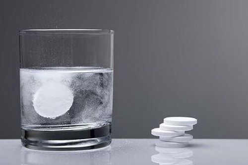Lạm dụng thuốc giảm đau dạng sủi có thể làm trầm trọng bệnh tim