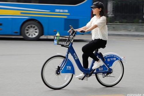 Người Hà Nội hào hứng trải nghiệm xe đạp công cộng