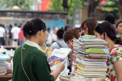 Mê cái cách teen Nguyễn Siêu chung tay tạo nên kỷ lục, mở chợ phiên quyên góp