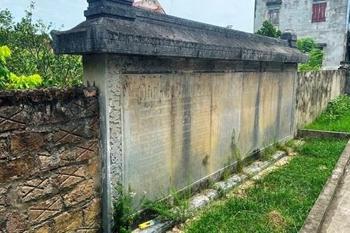 Bia cổ bị lãng quên