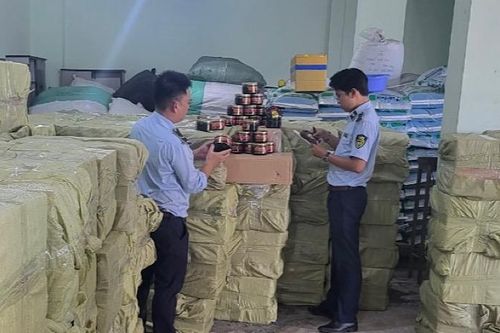Kịp thời ngăn chặn 4 tấn shisha vi phạm đang trên đường tiêu thụ