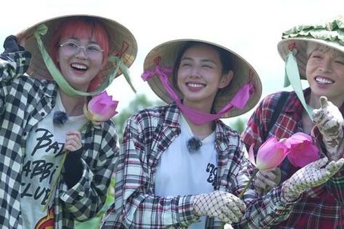 Netizen 'ngã ngửa' khi Thùy Tiên, Đức Phúc, Misthy 'đại náo' miền Tây, lộ mặt mộc 'lầy lội' hết cỡ