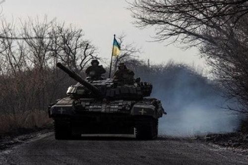 Tình hình Ukraine: Kiev chiếm cao điểm quanh Bakhmut, sa thải hàng loạt quan chức tuyển quân; quân đội Nga bị bao vây?