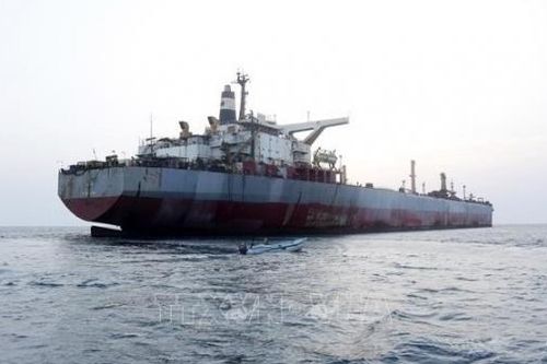 Hoàn thành việc hút dầu ra khỏi con tàu đắm ngoài khơi Yemen