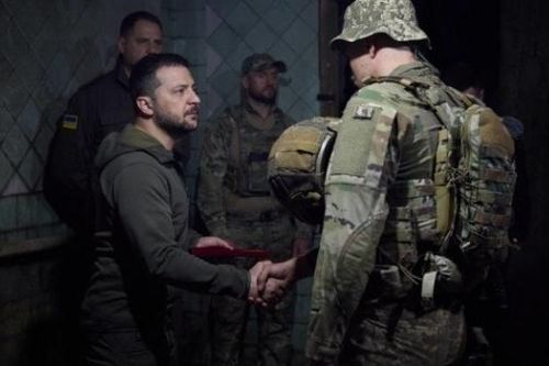 Xung đột Nga-Ukraine: Báo Mỹ cảnh báo kịch bản xấu cho ông Zelensky, Anh huấn luyện thủy quân lục chiến cho Kiev, Nhà Trắng dự báo thời điểm kết thúc