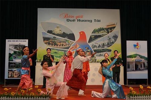 Nâng cao mức hưởng thụ văn hóa cho cán bộ, chiến sĩ và đồng bào các dân tộc khu vực biên giới, biển đảo