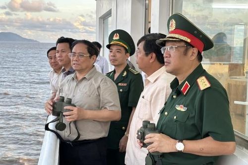 Thủ tướng Phạm Minh Chính thị sát tình hình sạt lở ven biển tại Sóc Trăng, Bạc Liêu, Cà Mau