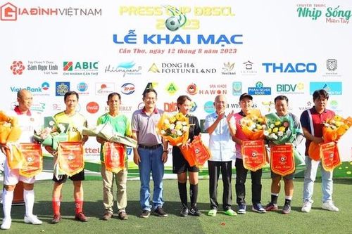 Khai mạc Giải bóng đá các cơ quan báo chí khu vực Đồng bằng sông Cửu Long
