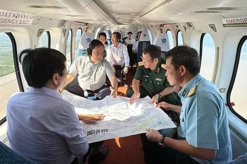 Thủ tướng Phạm Minh Chính kiểm tra, khảo sát tình hình sạt lở tại ĐBSCL