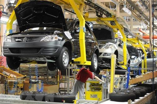 Kinh tế Nga lần đầu tiên ghi nhận tăng trưởng trong một năm qua