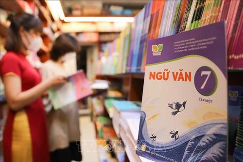 Khẩn trương xây dựng giá trần đối với sách giáo khoa