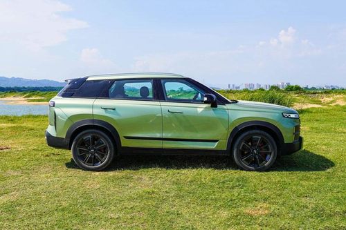SUV địa hình thiết kế 'nhái' Range Rover, giá hơn 400 triệu đồng