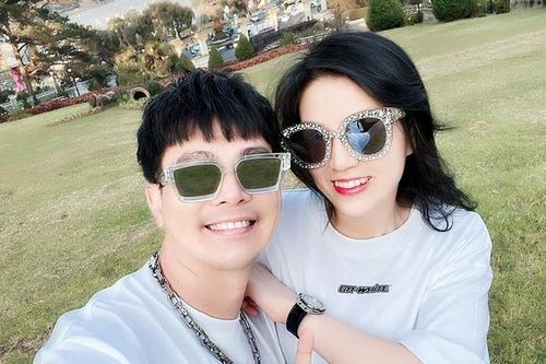 Cuộc hôn nhân viên mãn của ca sĩ Lâm Hùng sau sự cố nhầm người