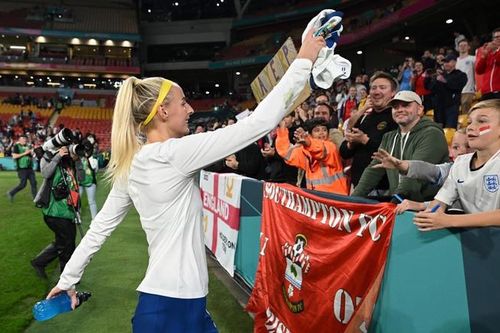 Chloe Kelly - cầu thủ làm nên khoảnh khắc biểu tượng của nữ quyền trong bóng đá