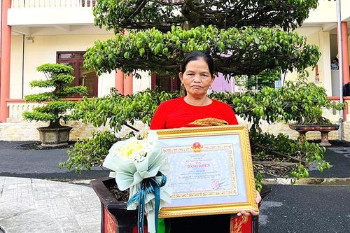 Nữ bí thư chi bộ, trưởng thôn năng động, đổi mới
