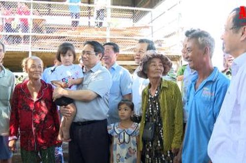Thủ tướng Chính phủ Phạm Minh Chính khảo sát thực tế tình hình sạt lở tại TX. Tân Châu và xây dựng cầu Châu Đốc