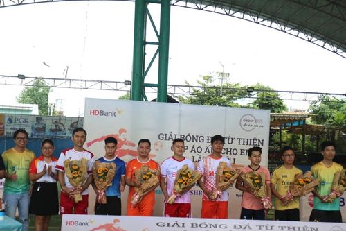 Khai mạc Giải Bóng đá từ thiện Cúp 'Áo ấm cho em' lần thứ I