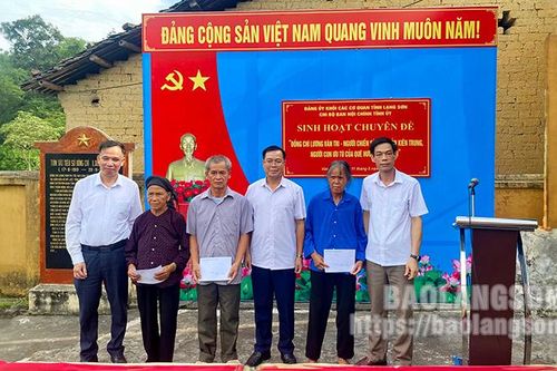 Chi bộ Ban Nội chính Tỉnh ủy tổ chức sinh hoạt chuyên đề tại Nhà lưu niệm đồng chí Lương Văn Tri