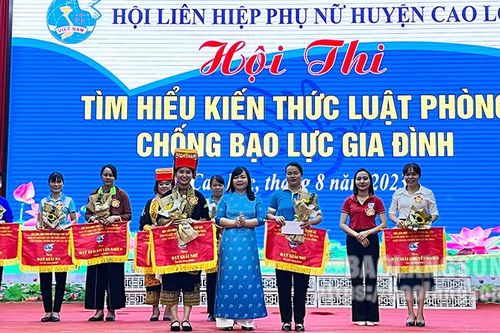 Đội thi xã Phú Xá giành giải nhất Hội thi Tìm hiểu kiến thức Luật Phòng, chống bạo lực gia đình huyện Cao Lộc