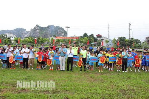 Khai mạc Giải bóng đá nhi đồng huyện Gia Viễn năm 2023