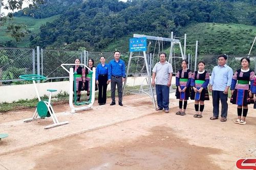Khánh thành sân chơi thanh thiếu nhi và công trình nhà nhân ái