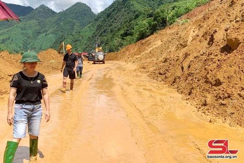 Thông xe trên tuyến QL.279D đoạn Mường La đi QL.32, huyện Than Uyên, tỉnh Lai Châu
