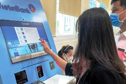 Để thủ tục hành chính không còn là rào cản - Kỳ 2: Qua tay 'cò', thủ tục khó thành dễ?