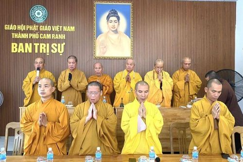 Khánh Hòa: Ban Thường trực Ban Trị sự GHPGVN tỉnh thăm và cúng dường trường hạ TP.Cam Ranh
