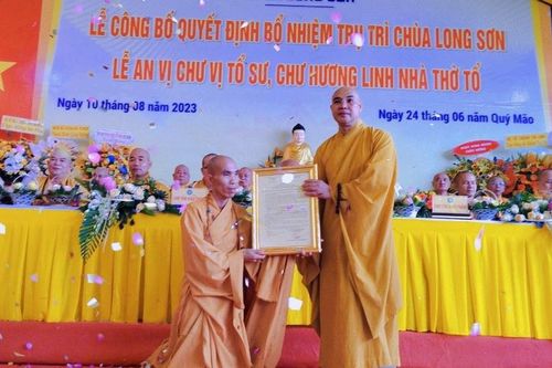 Công bố, trao quyết định bổ nhiệm trụ trì chùa Long Sơn (TX.Hoài Nhơn)