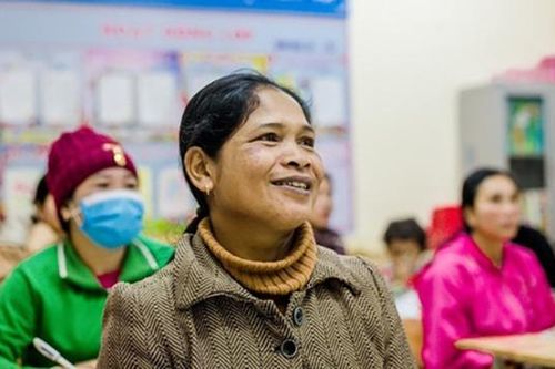 Mở nhiều lớp học xóa mù chữ cho phụ nữ vùng cao Quảng Trị