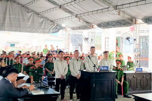 Nhóm côn đồ nổ súng, chém người gây rúng động TP Hội An lĩnh gần 50 năm tù