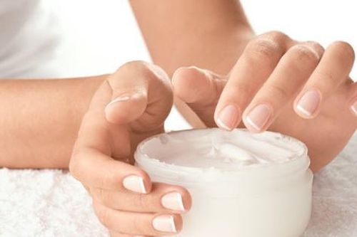 Da mỏng, nổi mụn li ti sau khi dùng kem trộn trắng da cấp tốc