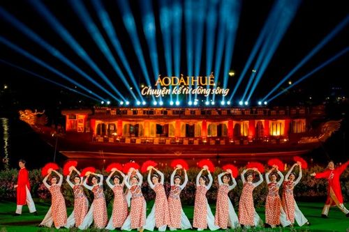 Áo dài Huế - Chuyện kể từ dòng sông