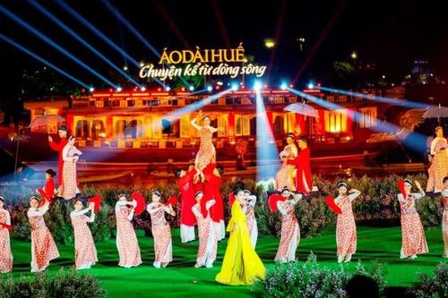Chuyện kể dòng Hương từ chiếc áo dài Huế