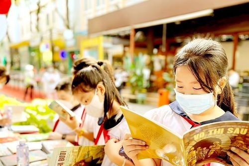 Hợp lực duy trì và phát triển đường sách