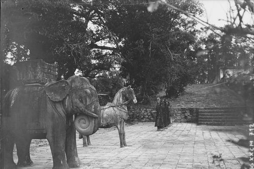Cảnh tượng lạ ở lăng Gia Long năm 1898 qua loạt ảnh hiếm