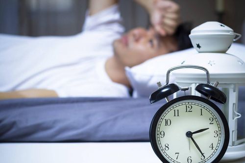 Hệ lụy từ chứng mất ngủ kéo dài: Báo động tình trạng người trẻ thức khuya