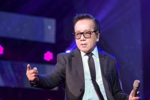 Danh ca Elvis Phương 'quậy tung' Nhà hát Lớn